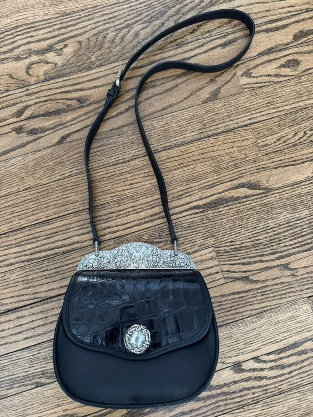 Vintage Crossbody Brighton Black Leather Croc Embossed 215705 Scrolled Cherub